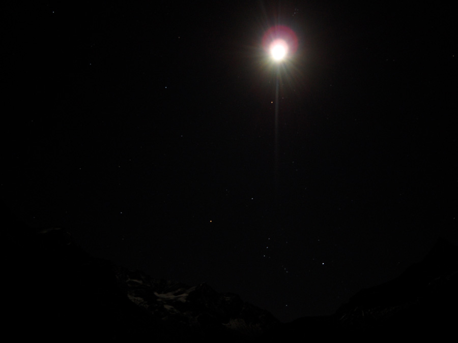 Mont Pourri et dôme des Platières dans la nuit