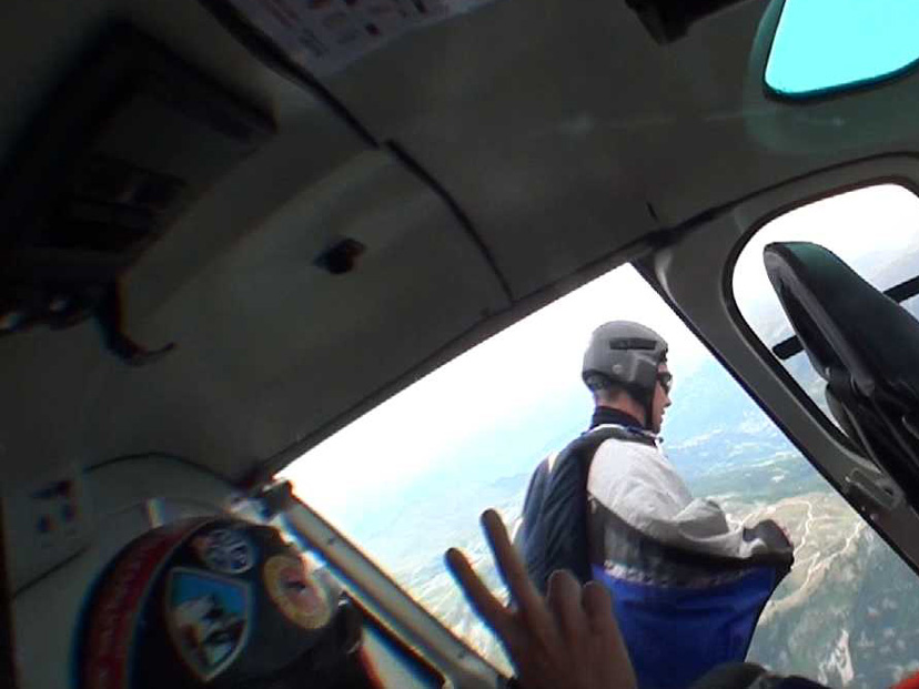 Exit wingsuit hélico