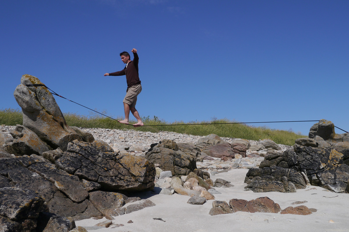 Slackline dunes Ste Marguerite, Landéda, Bretagne.