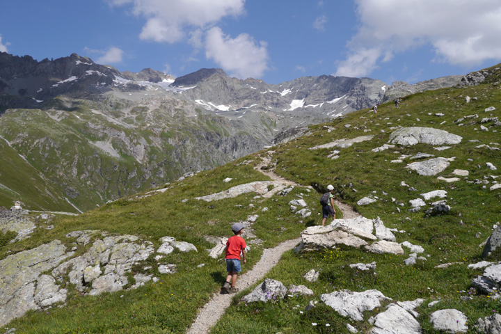 dans la montée de Plan Séry et le Cul du Nant de Bellecôte en face