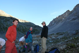 Vue sur le collet de l'Aliet, le Grand Gendarme est juste au soleil